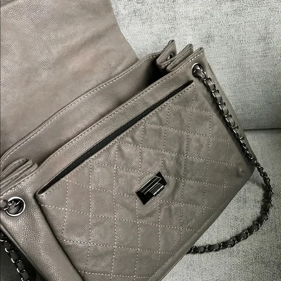 Chanel shoulder bag in grey caviar - Picture 14 of 16